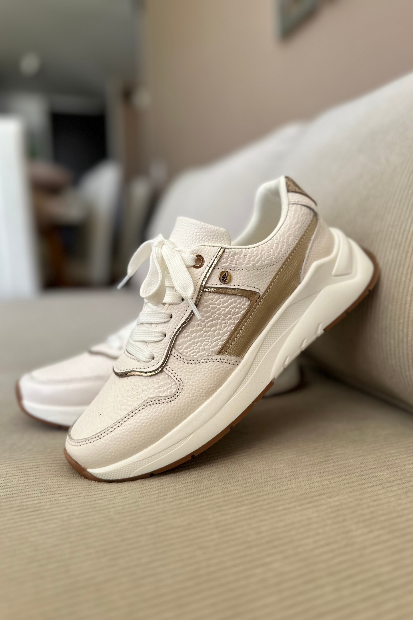 SNEAKER JULY - EN CUERO - PARA DAMA