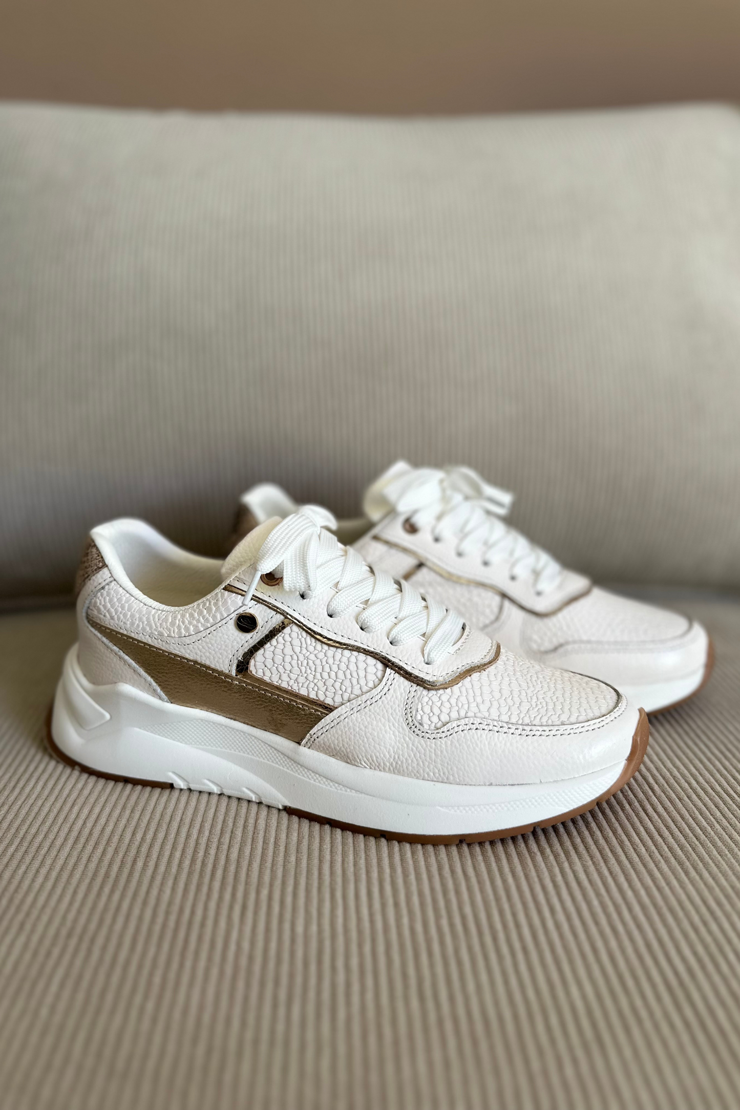 SNEAKER JULY - EN CUERO - PARA DAMA