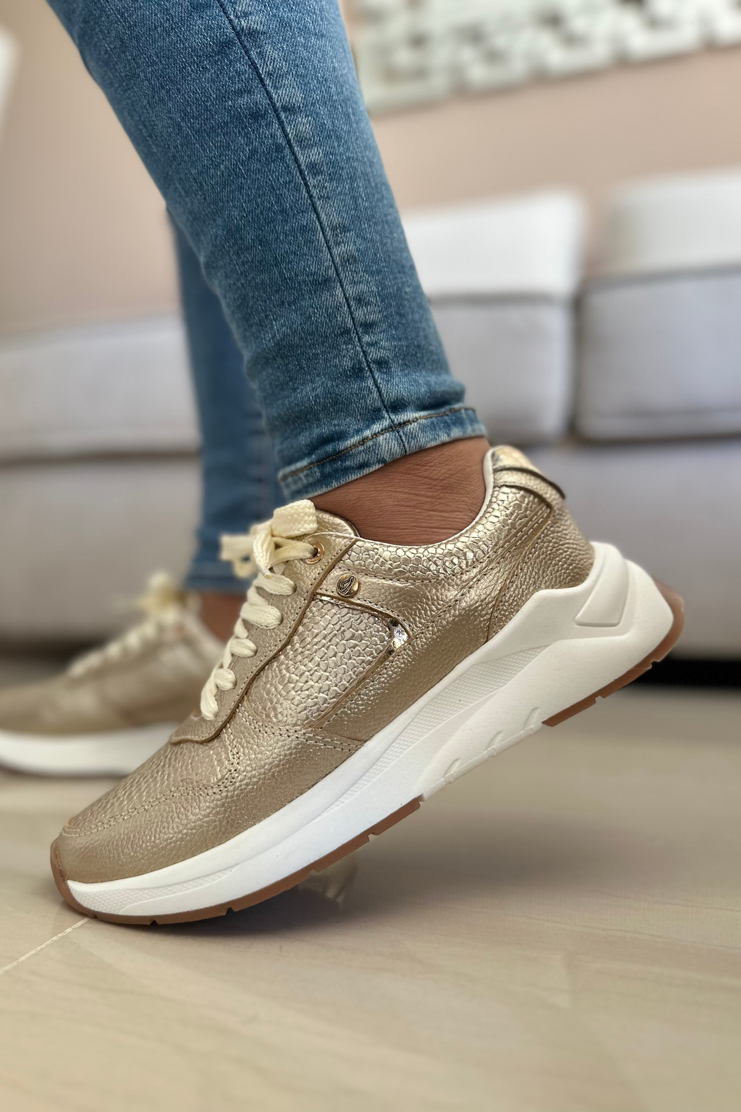 SNEAKER JULY - EN CUERO - PARA DAMA