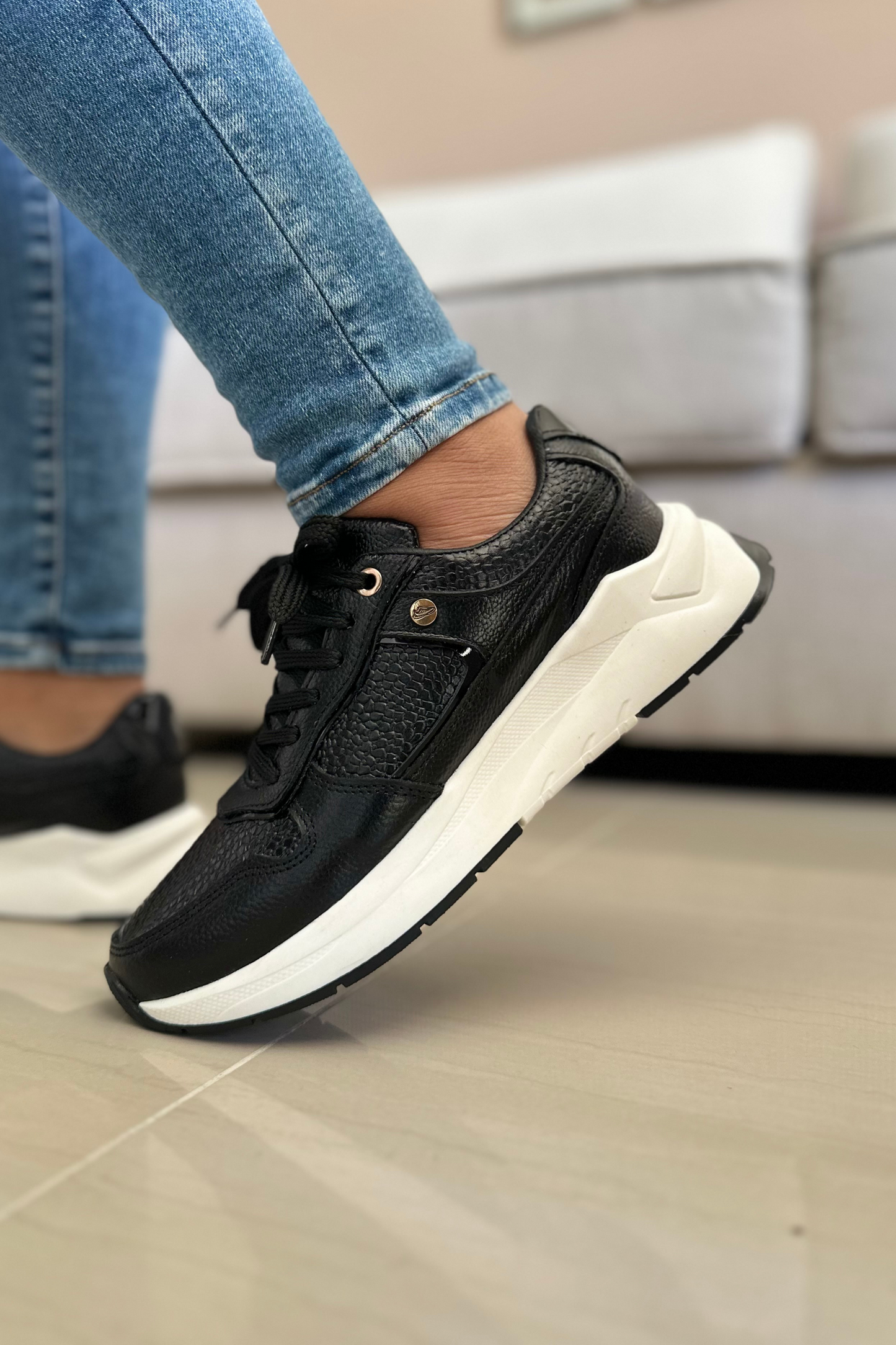 SNEAKER JULY - EN CUERO - PARA DAMA