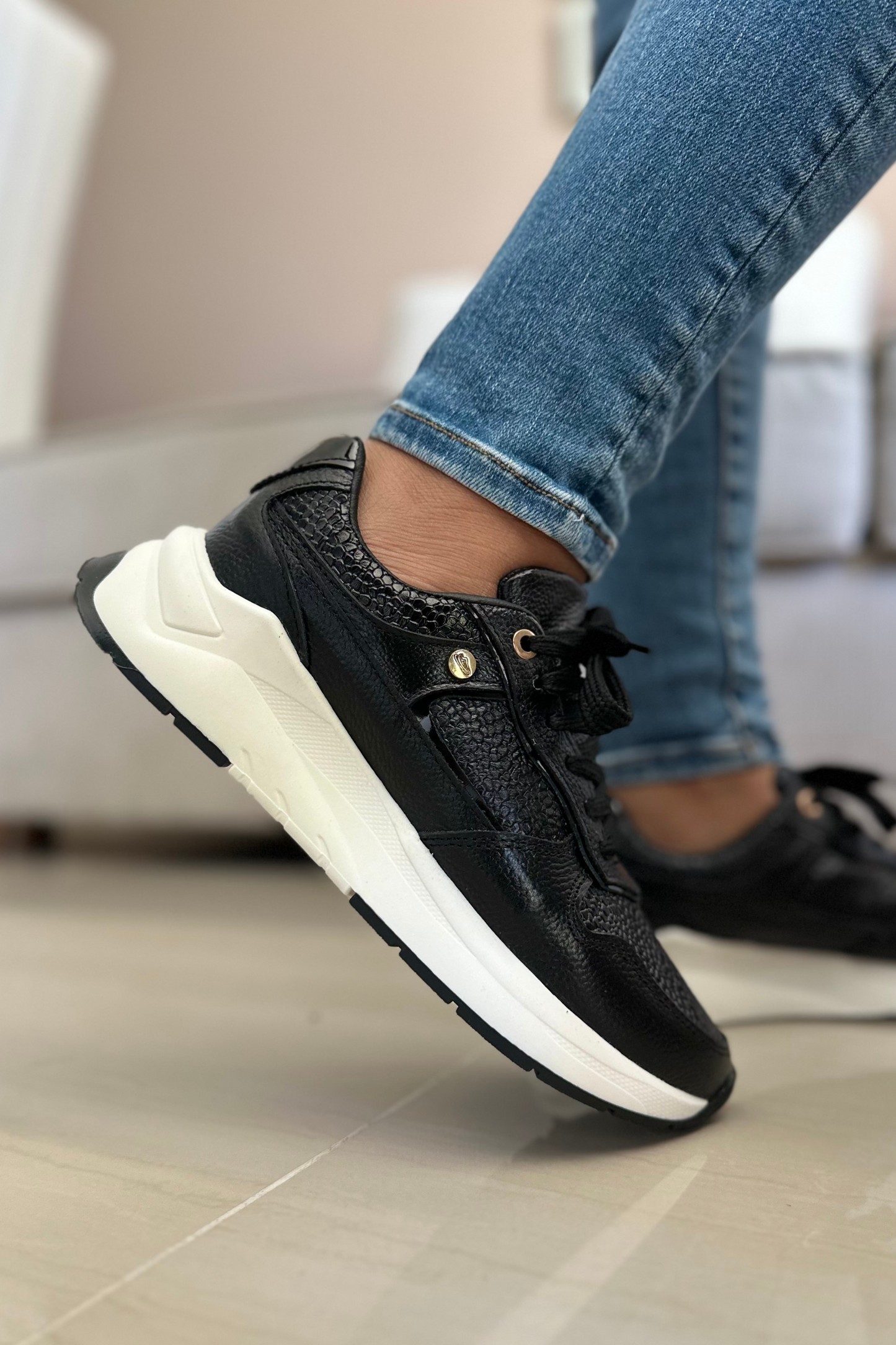 SNEAKER JULY - EN CUERO - PARA DAMA