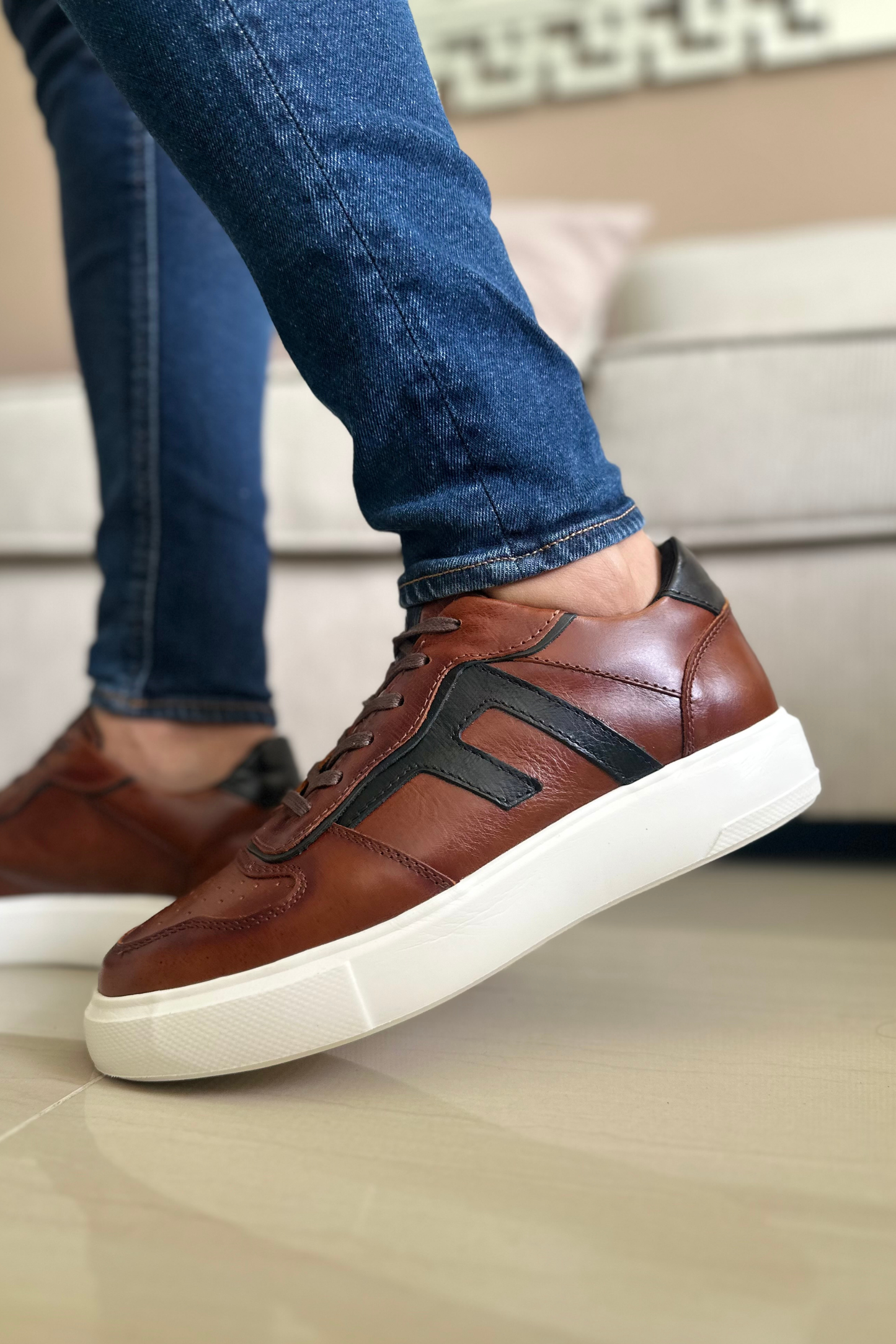SNEAKER MOJABI - EN CUERO - PARA HOMBRE - REF: 616