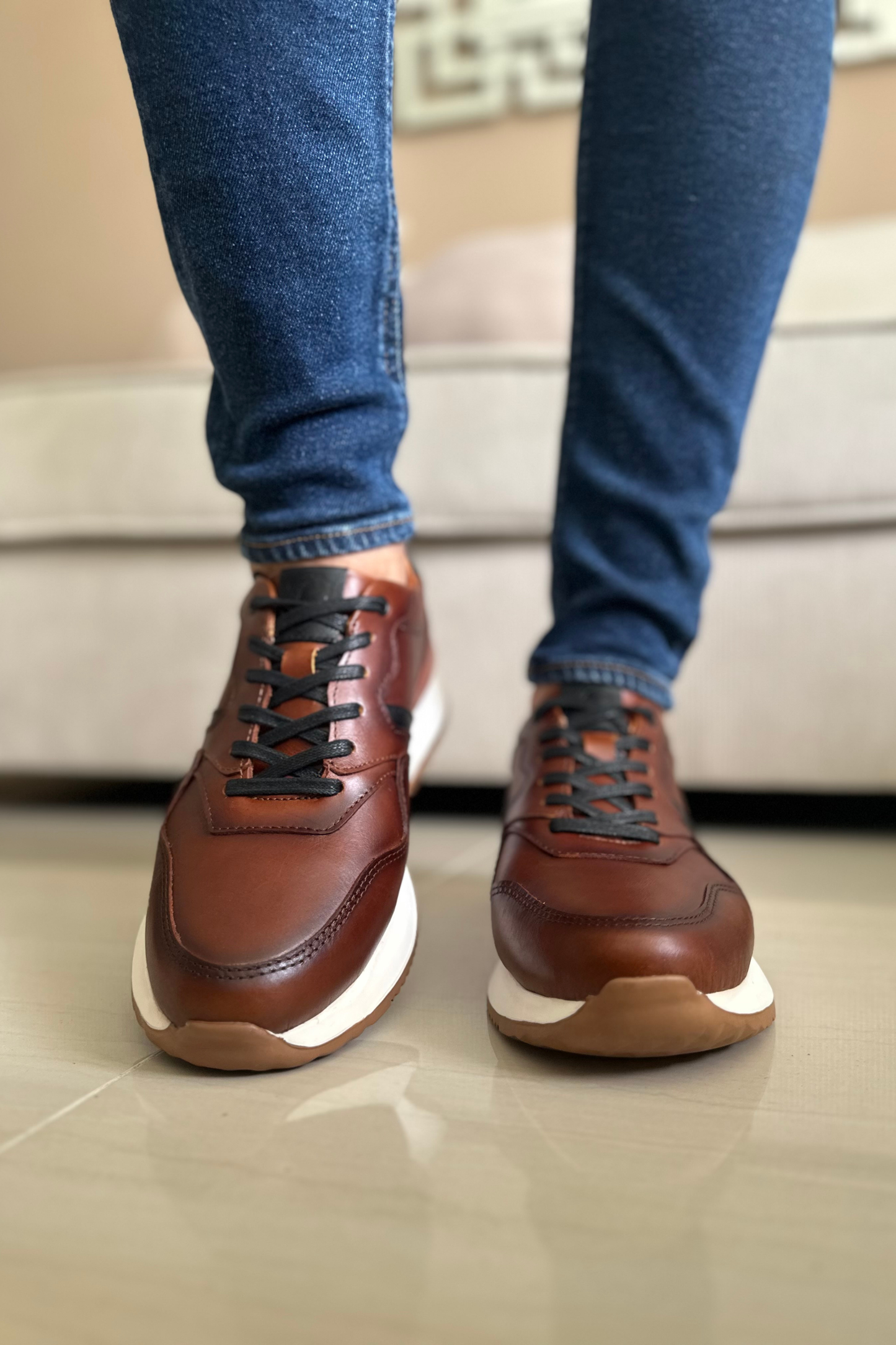 SNEAKER VIVOK - PARA HOMBRE - EN CUERO