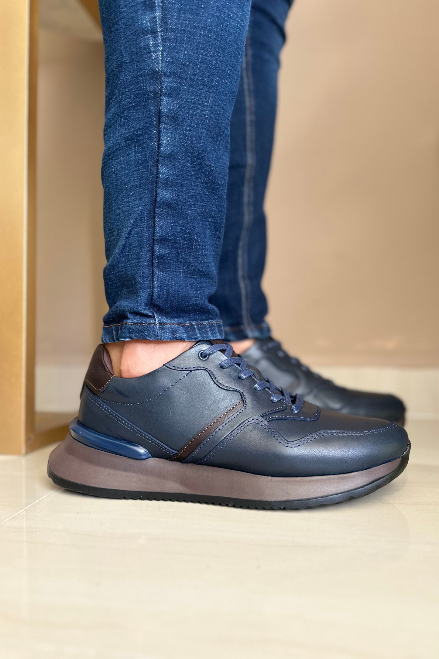 SNEAKER VIVOK - PARA HOMBRE - EN CUERO REF: D19