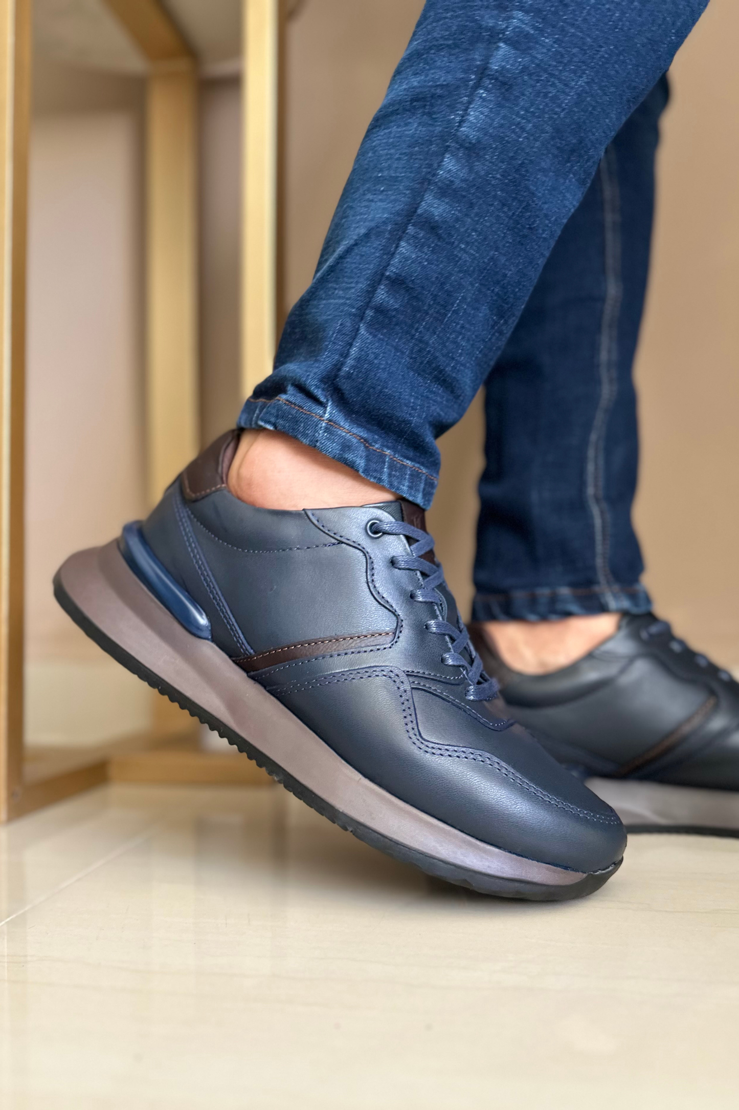 SNEAKER VIVOK - PARA HOMBRE - EN CUERO REF: D19