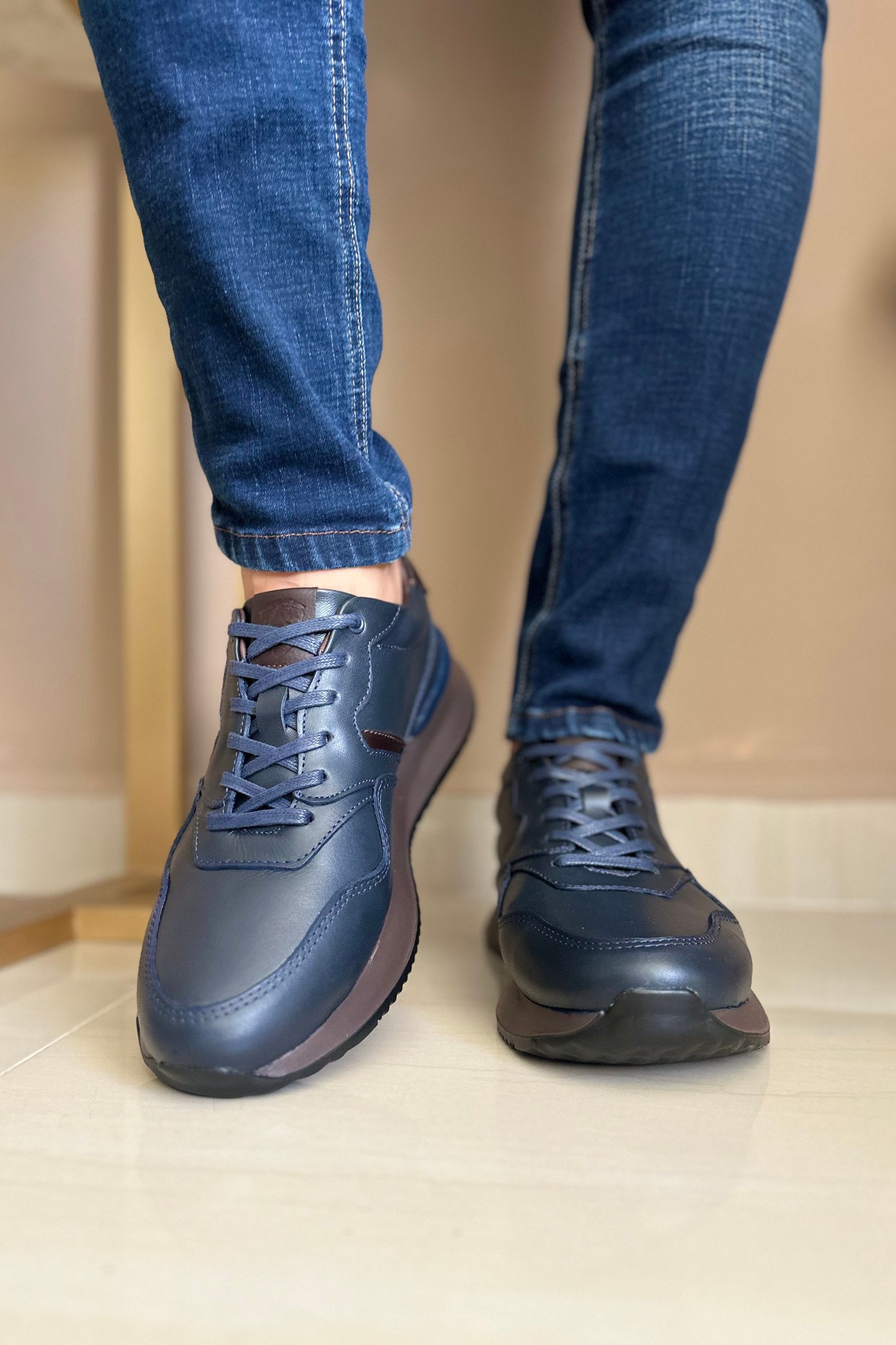 SNEAKER VIVOK - PARA HOMBRE - EN CUERO REF: D19
