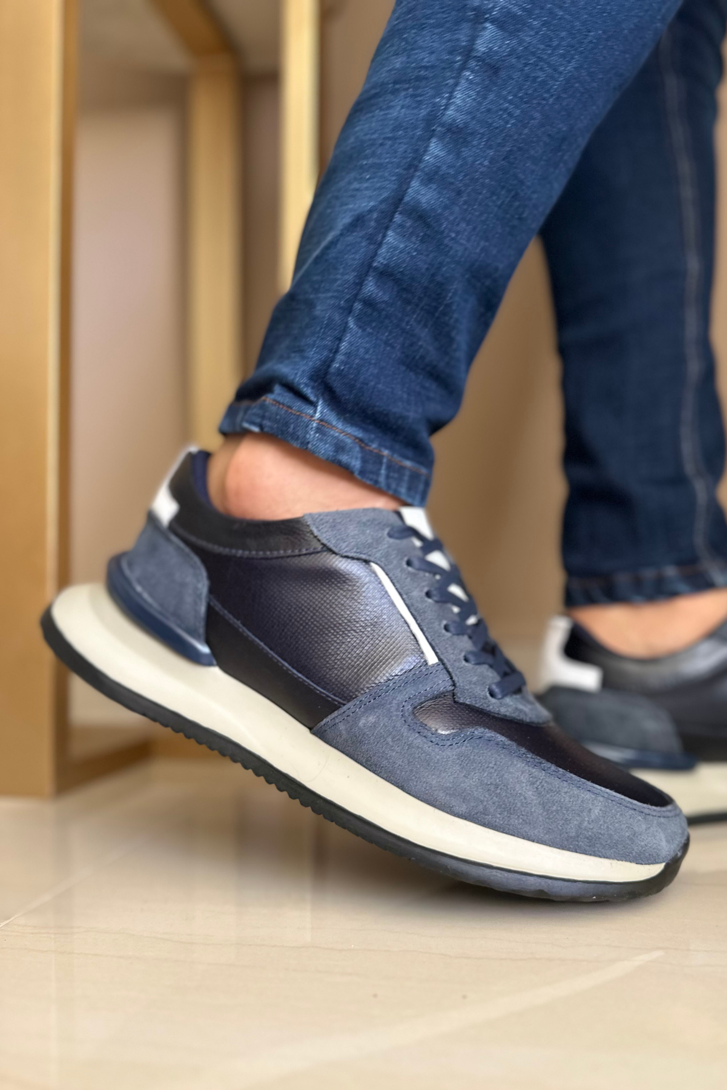 SNEAKER LIGHT - EN CUERO - PARA HOMBRE - REF: ADO 6485
