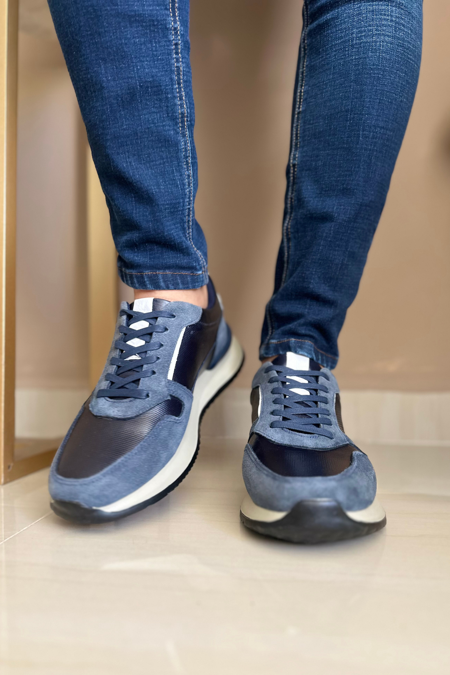 SNEAKER LIGHT - EN CUERO - PARA HOMBRE - REF: ADO 6485