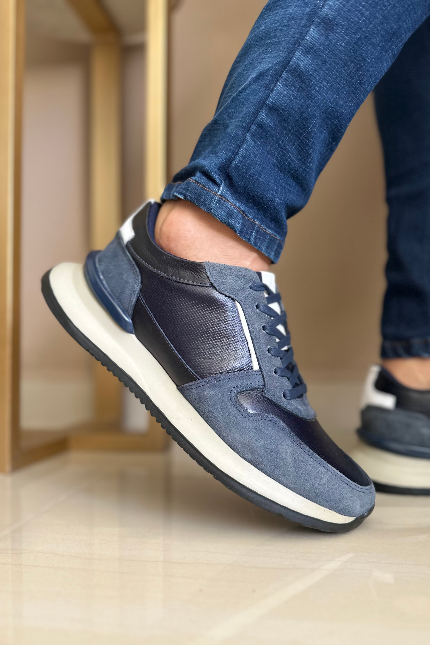 SNEAKER LIGHT - EN CUERO - PARA HOMBRE - REF: ADO 6485