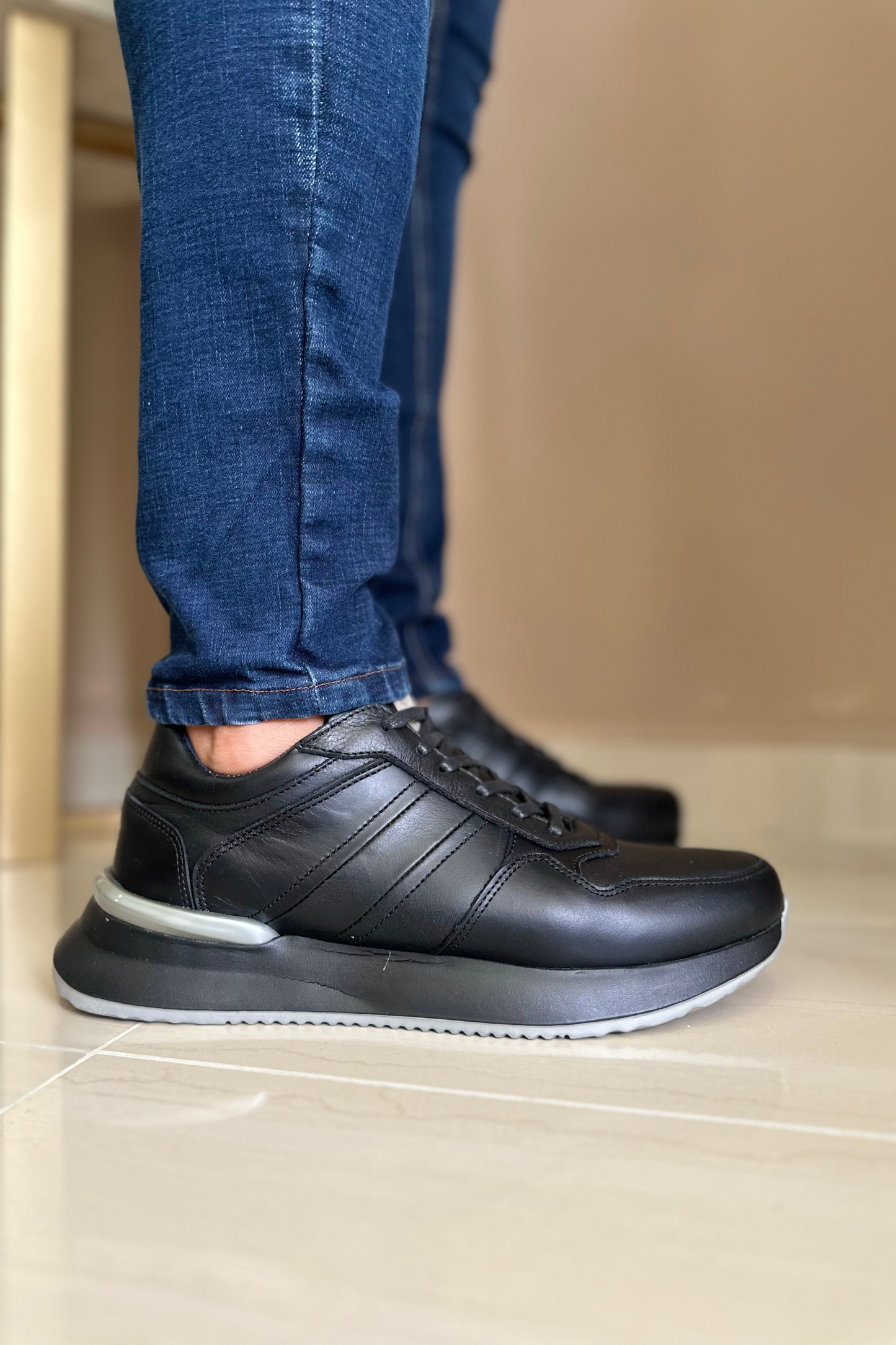 SNEAKER DJANGO - EN CUERO - PARA HOMBRE- REF: 934