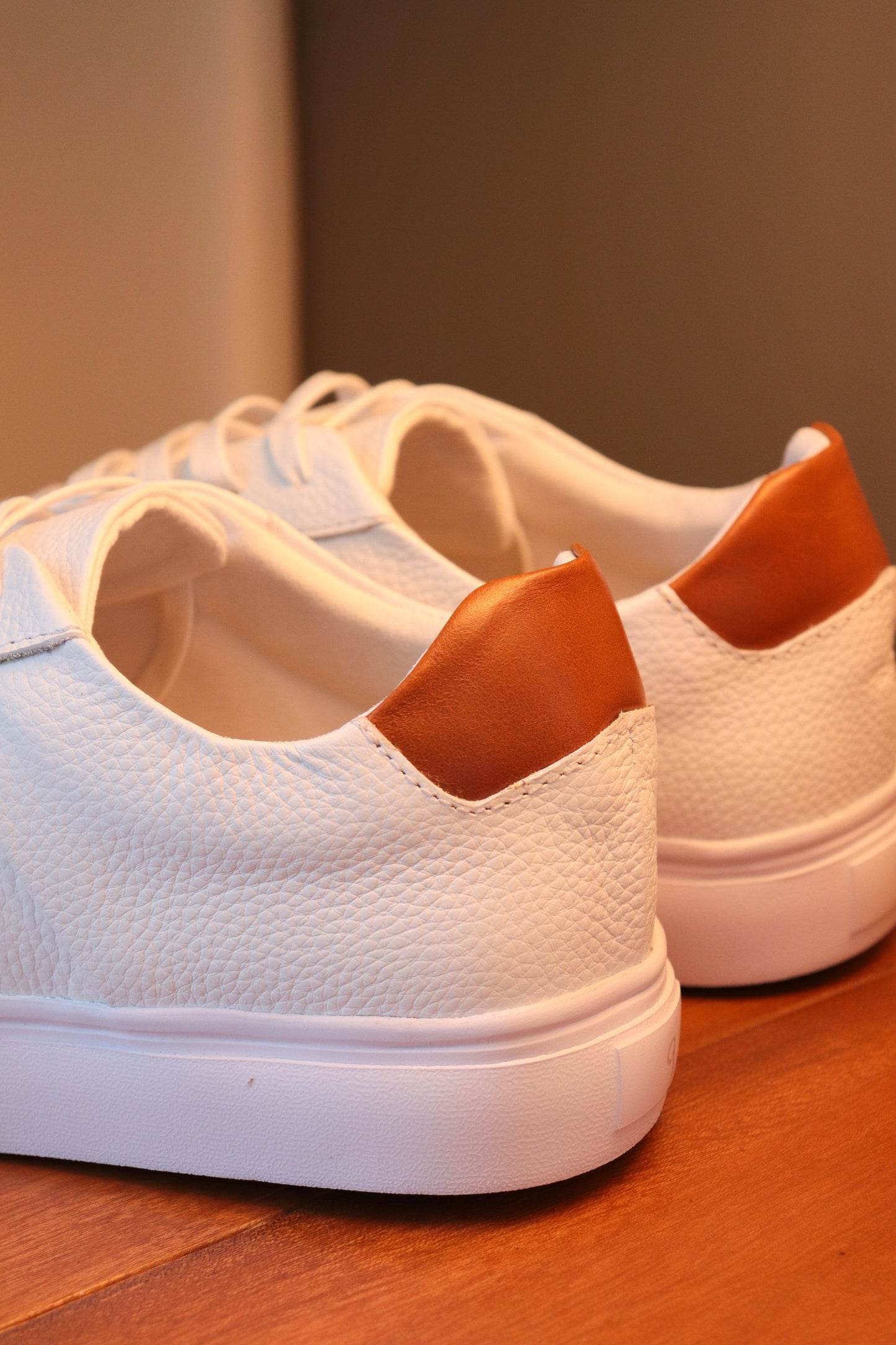 SNEAKERS ELBRUS-CUERO BLANCO X MIEL