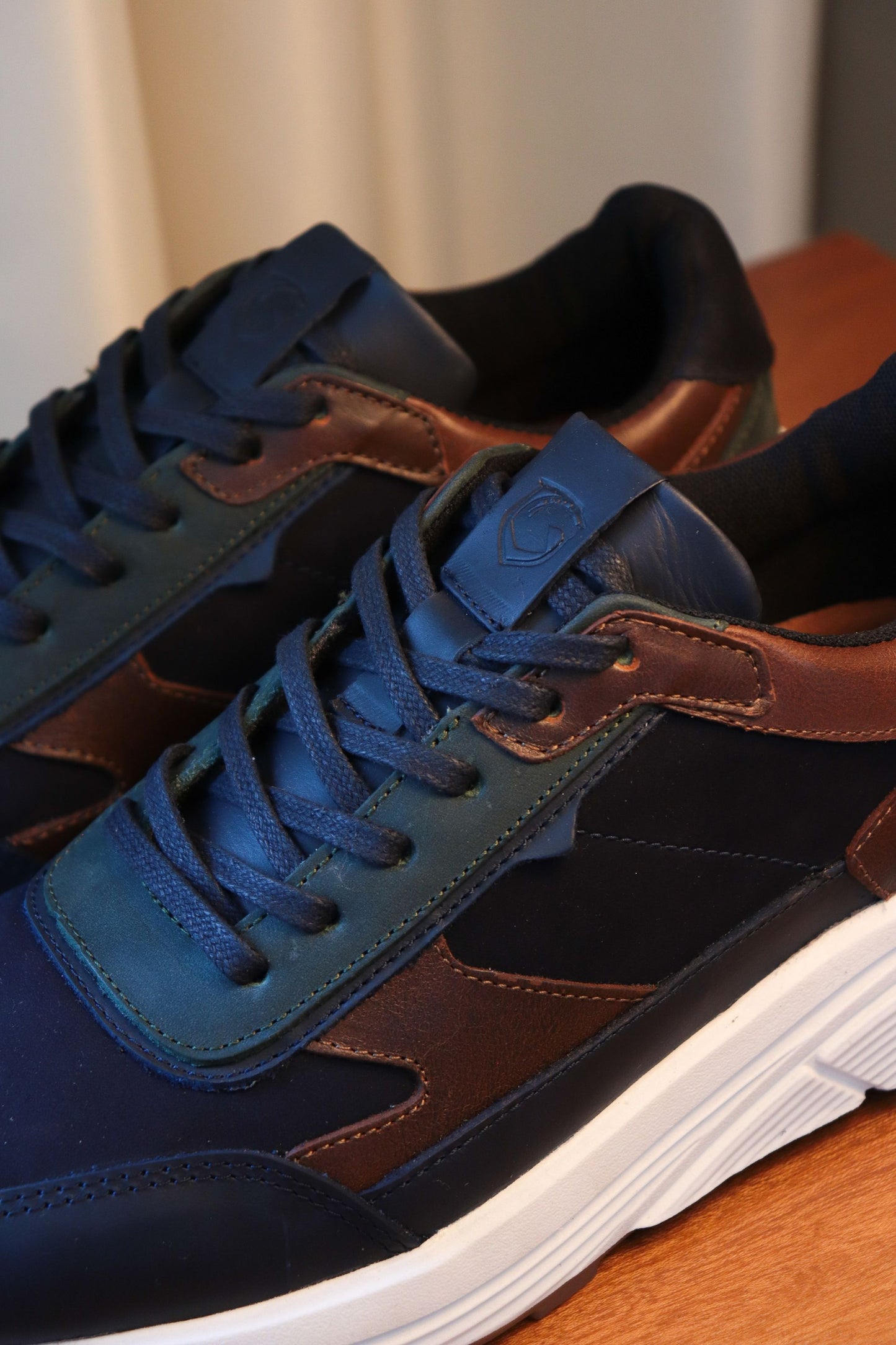 SNEAKERS NOBUCK- CUERO