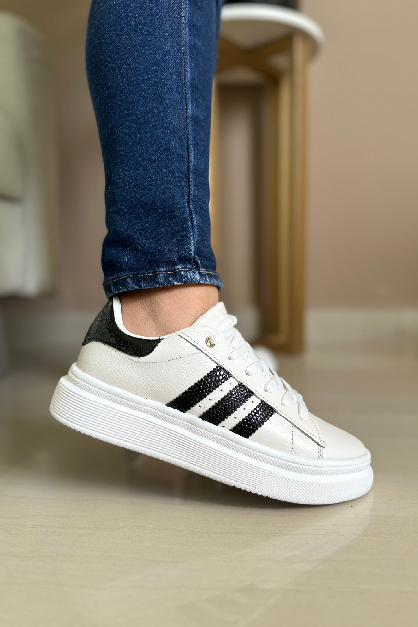 SNEAKER DRILO - EN CUERO - PARA DAMA