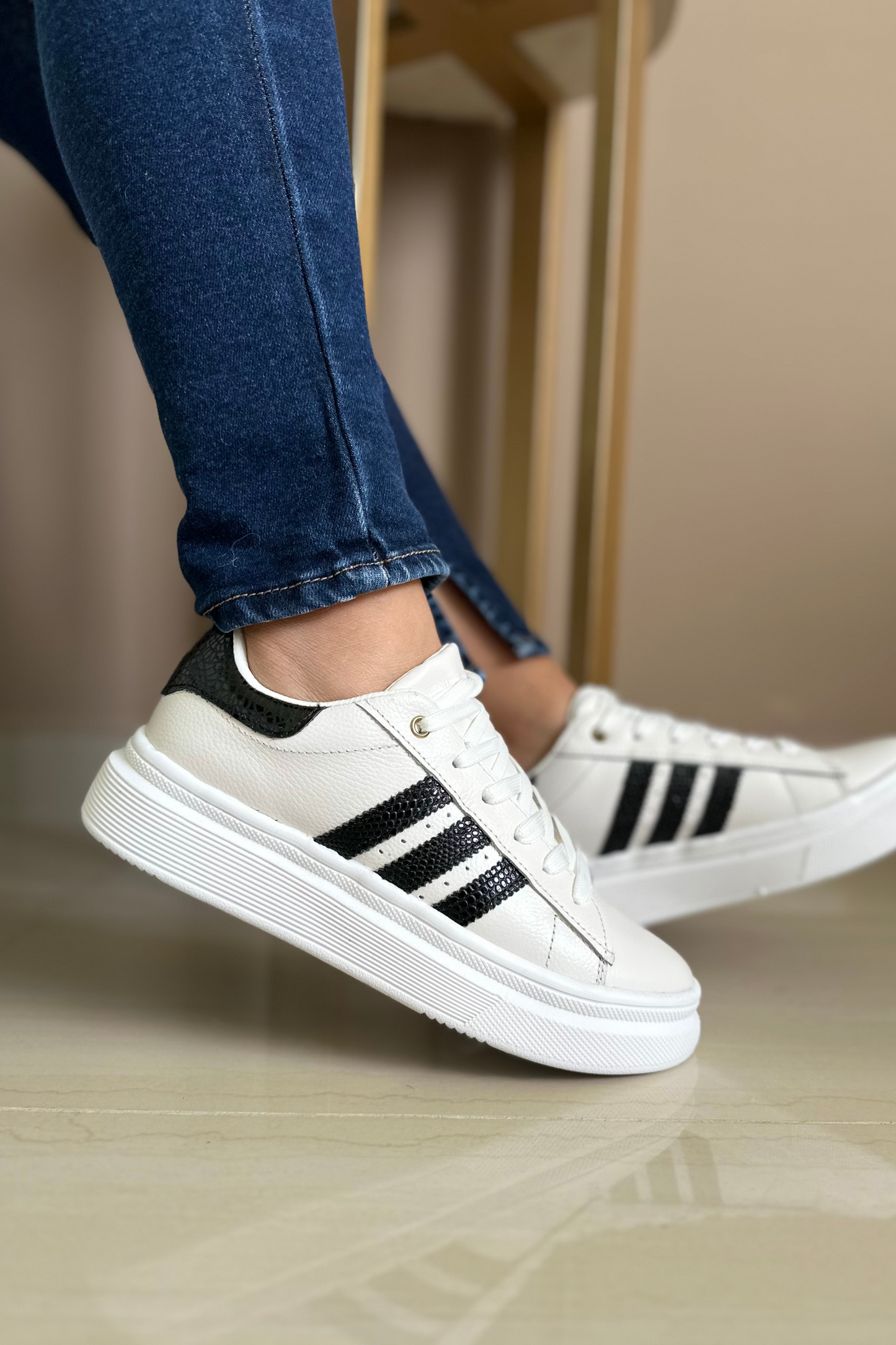 SNEAKER DRILO - EN CUERO - PARA DAMA