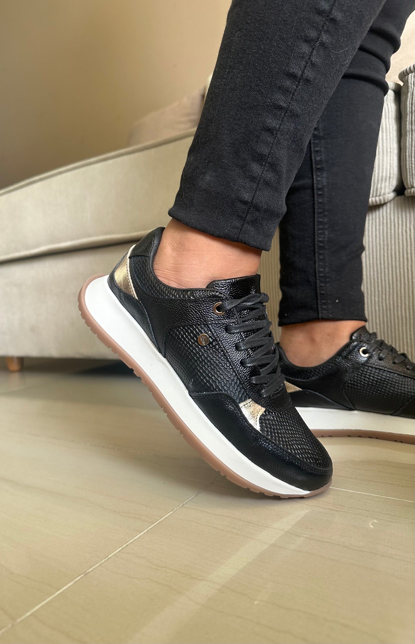 SNEAKER CHIKA - EN CUERO - PARA DAMA - REF:223