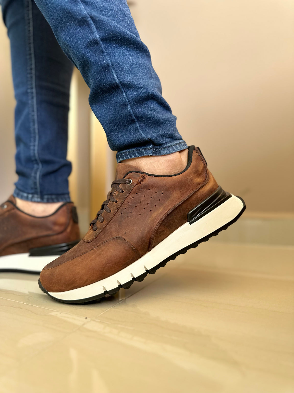 SNEAKERS  BUG-CUERO GRASO