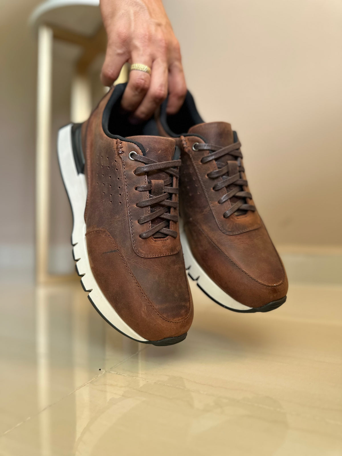 SNEAKERS  BUG-CUERO GRASO