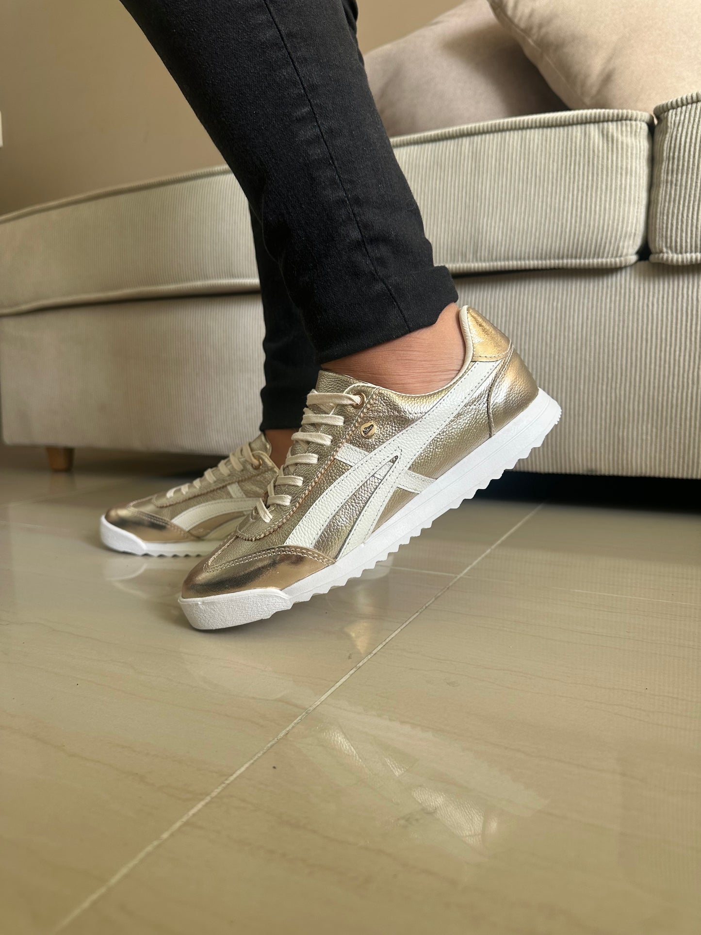 SNEAKER CHIKA - EN CUERO - PARA DAMA - REF:TIGER SHAMPAN