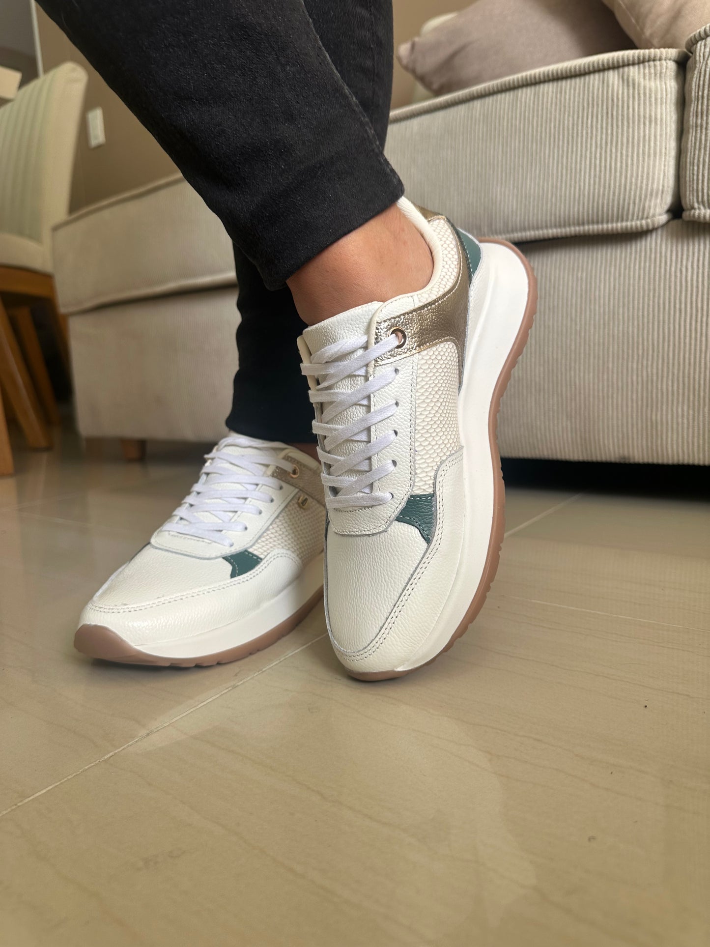 SNEAKER CHIKA - EN CUERO - PARA DAMA - REF:223