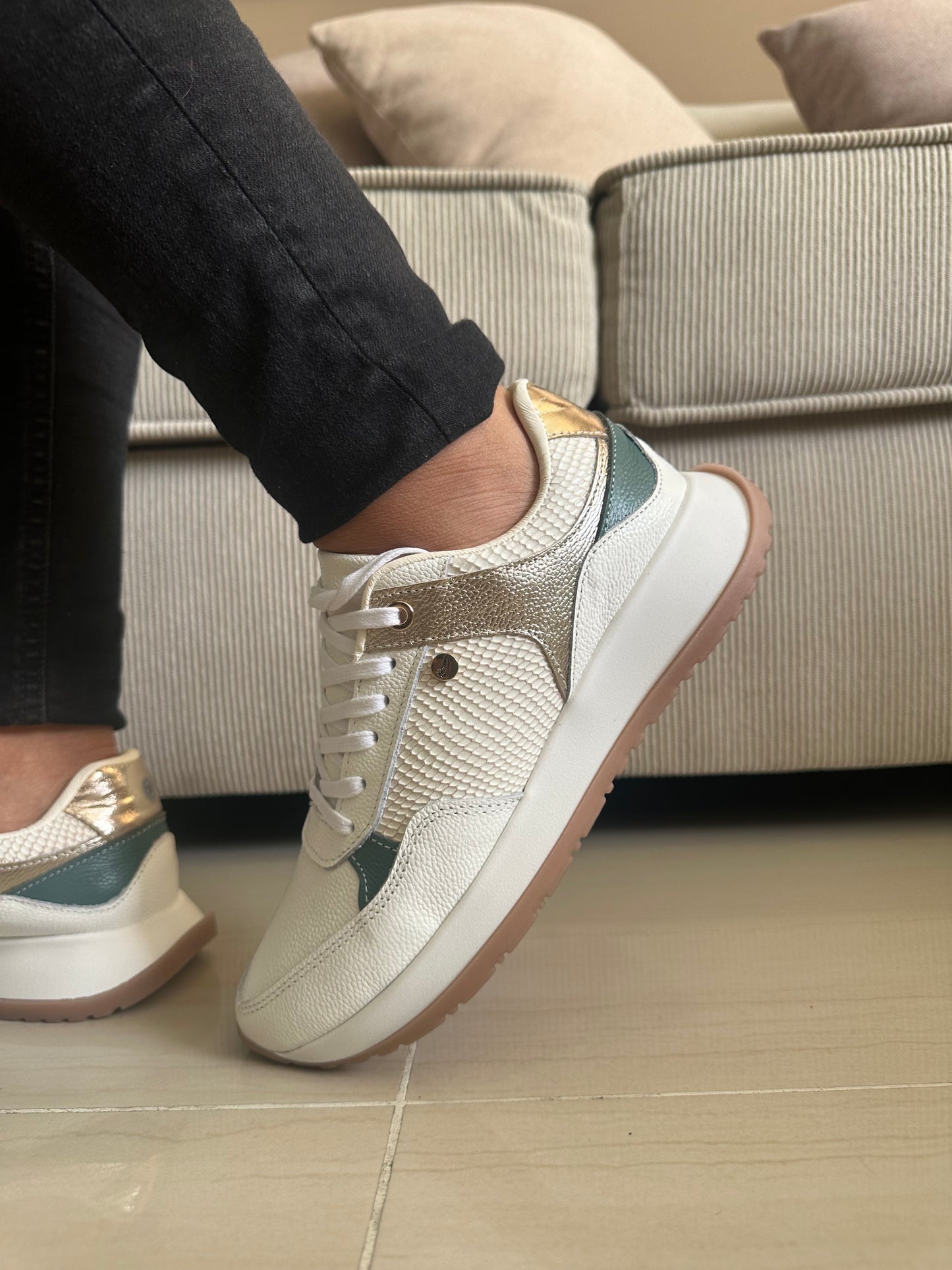 SNEAKER CHIKA - EN CUERO - PARA DAMA - REF:223