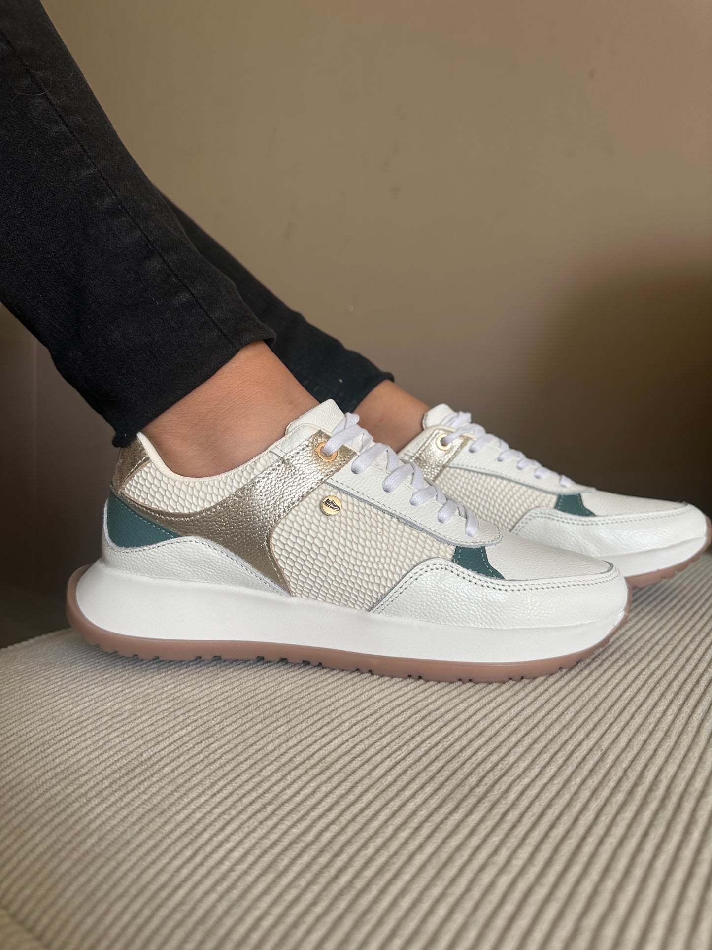 SNEAKER CHIKA - EN CUERO - PARA DAMA - REF:223