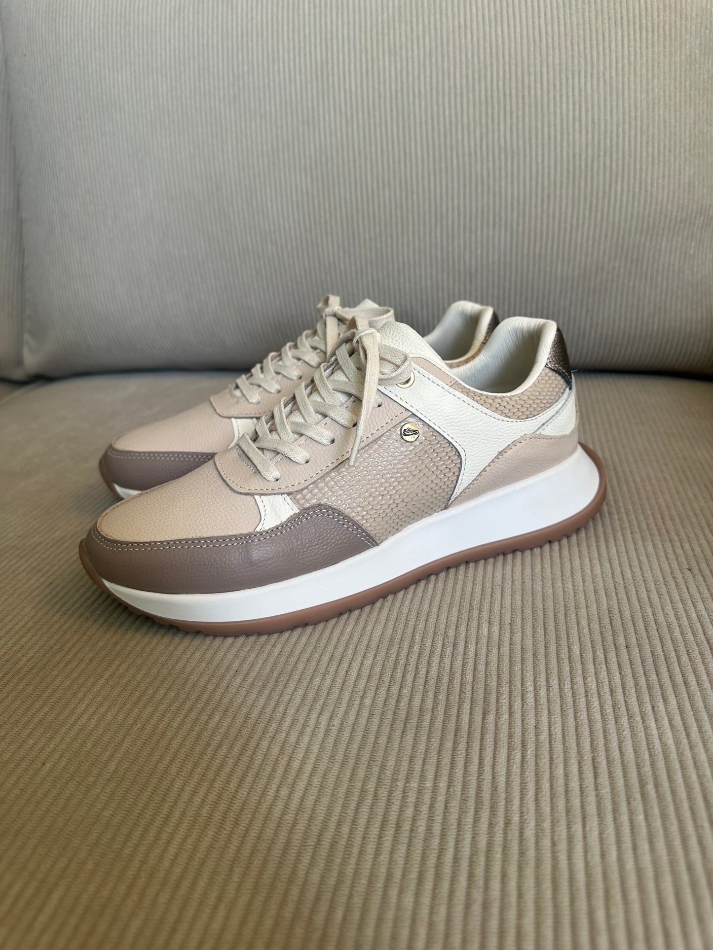 SNEAKER CHIKA - EN CUERO - PARA DAMA - REF:223