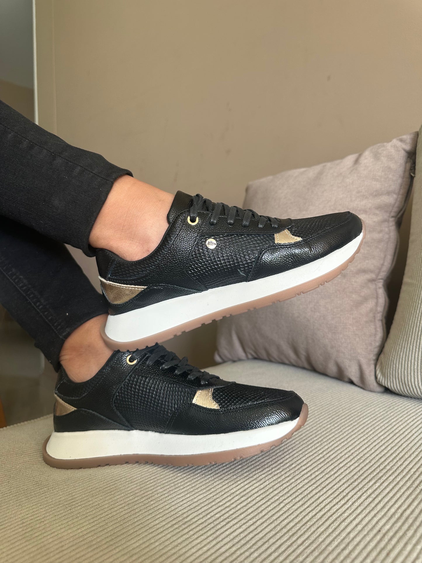 SNEAKER CHIKA - EN CUERO - PARA DAMA - REF:223