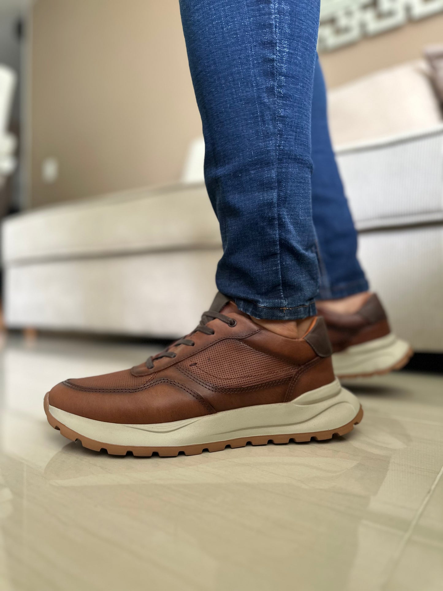 SNEAKERS TYU-CUERO REF:T26 HOJA SECA