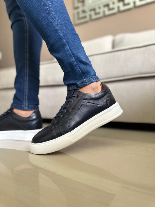 SNEAKERS EN CUERO VACUNO COLOR NEGRO-REF:533