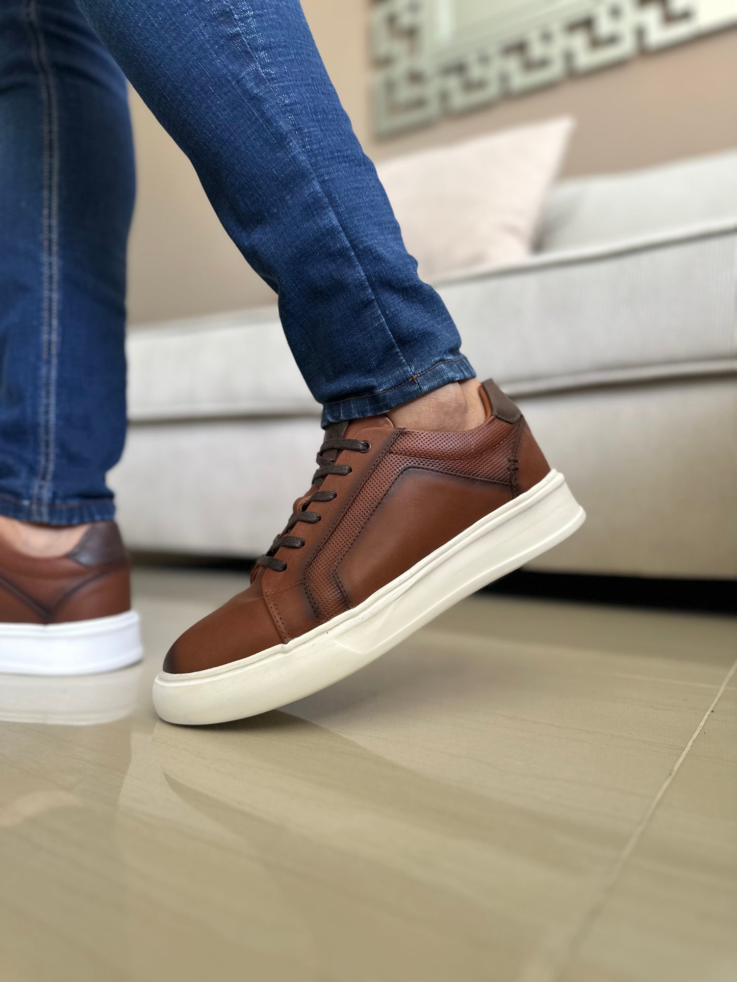 SNEAKERS EN CUERO VACUNO COLOR MIEL -REF:533