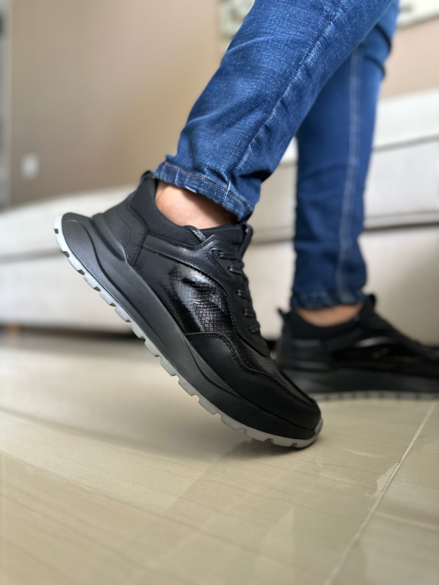 SNEAKERS BIN -CUERO REF: 3308 NEGRO