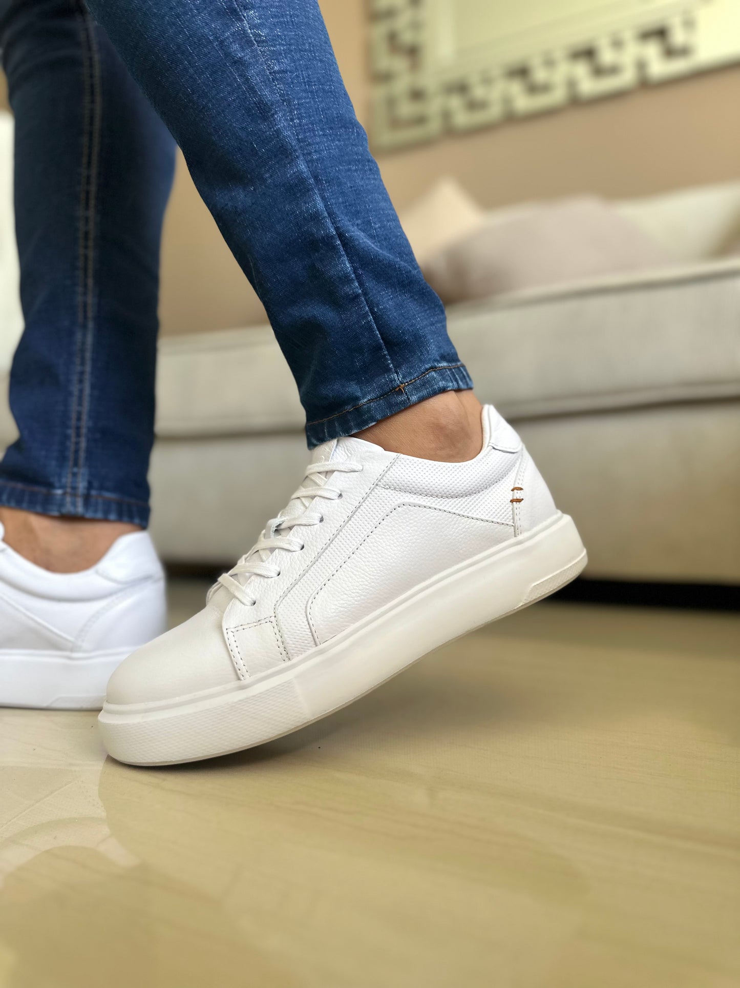 SNEAKERS EN CUERO VACUNO COLOR BLANCO -REF:533
