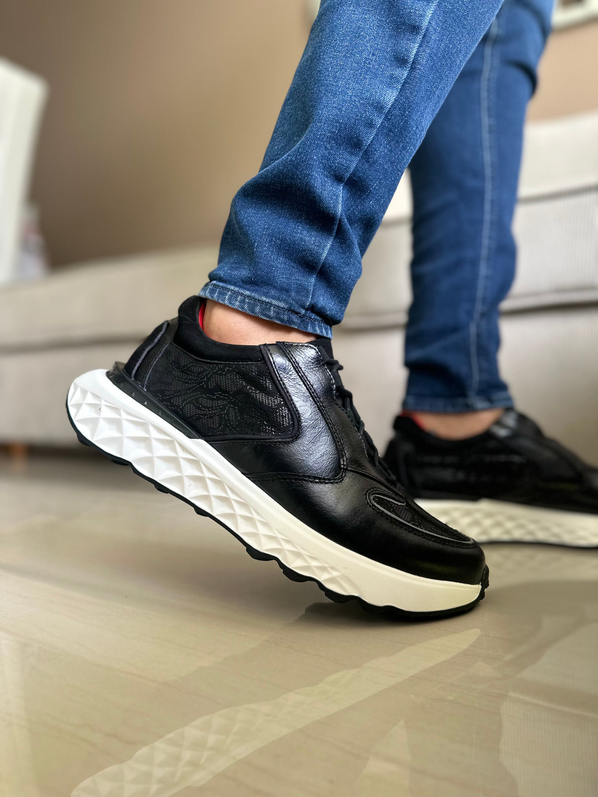 SNEAKERS FLOII-CUERO -ULTRALIVIANOS