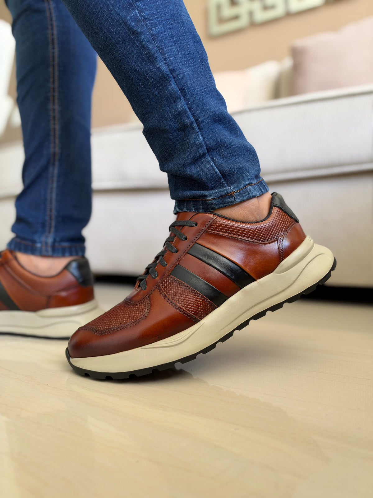 SNEAKERS CUERO-SUELA LIVIANA