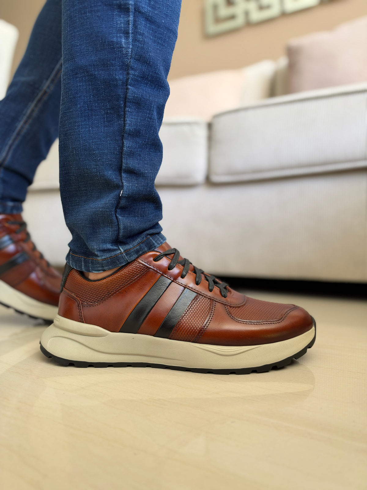 SNEAKERS CUERO-SUELA LIVIANA