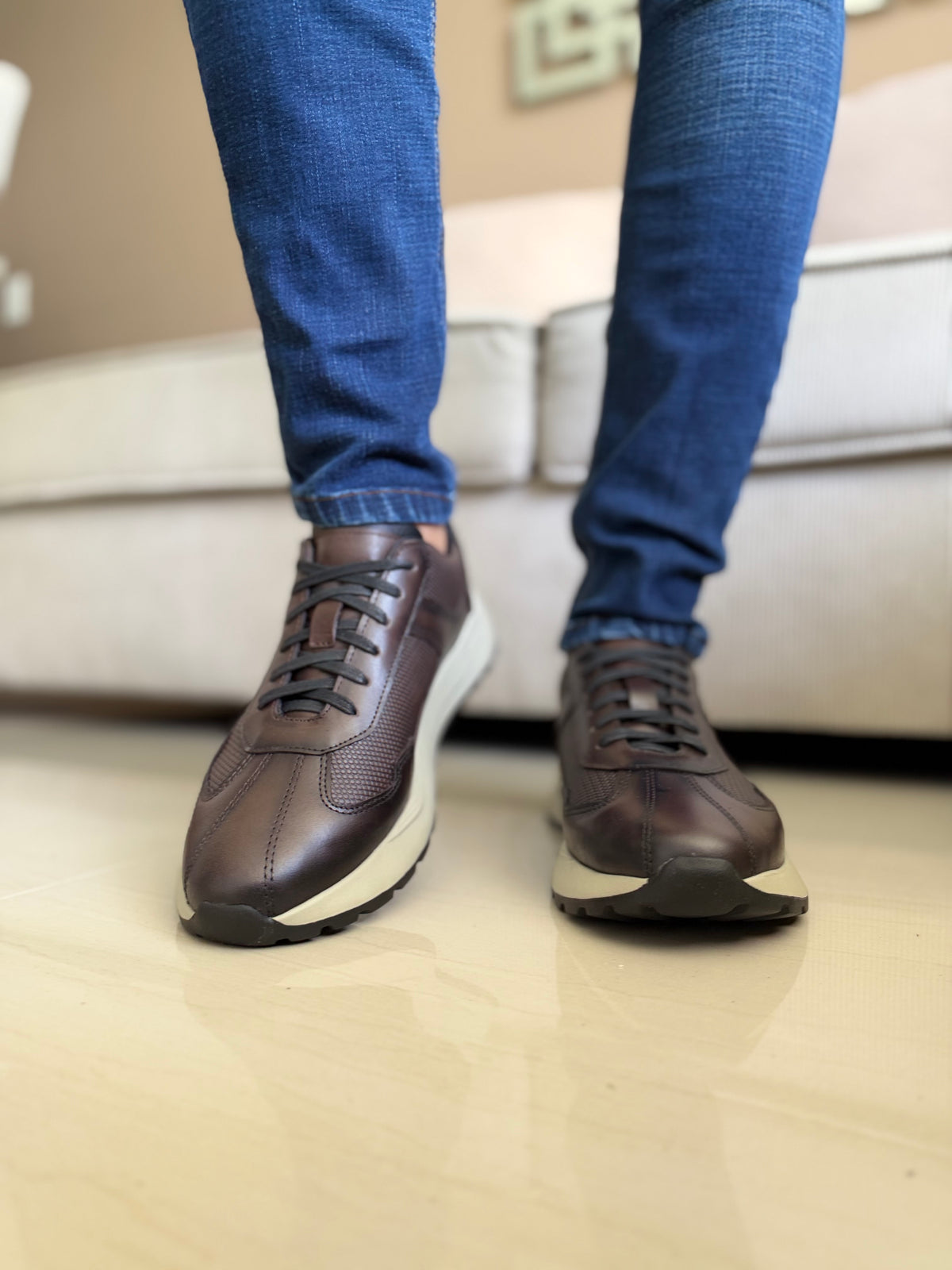 SNEAKERS CUERO-SUELA LIVIANA