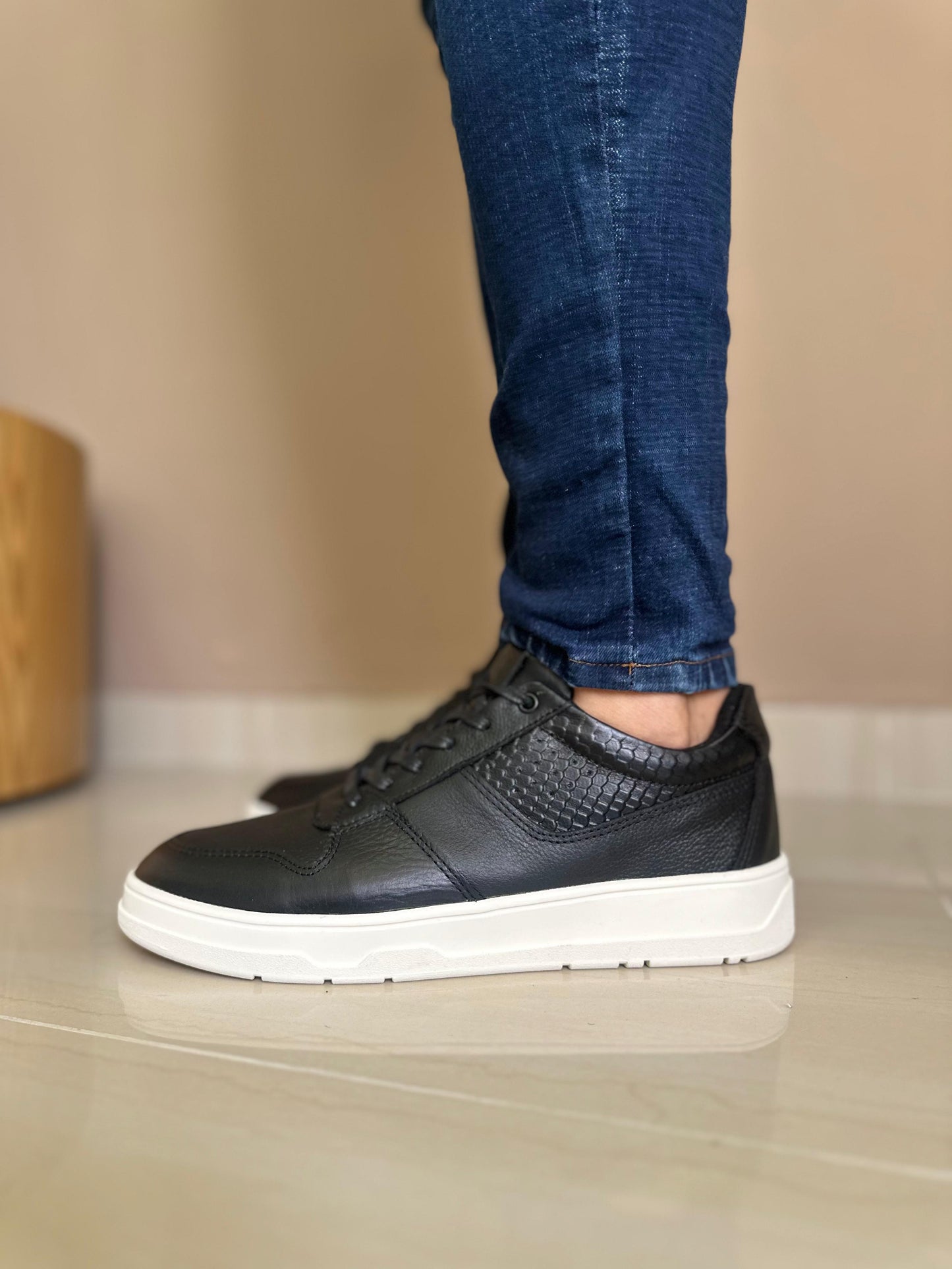 SNEAKER - EN CUERO - PARA HOMBRE