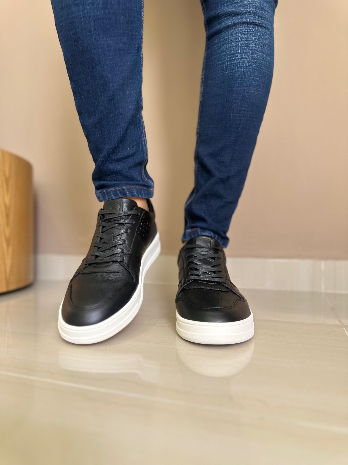 SNEAKER - EN CUERO - PARA HOMBRE
